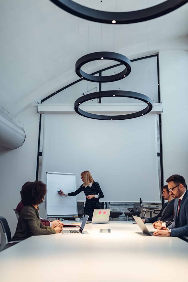 Quelles sont les stratégies pour créer un impact mémorable lors d'un événement en plein air ?